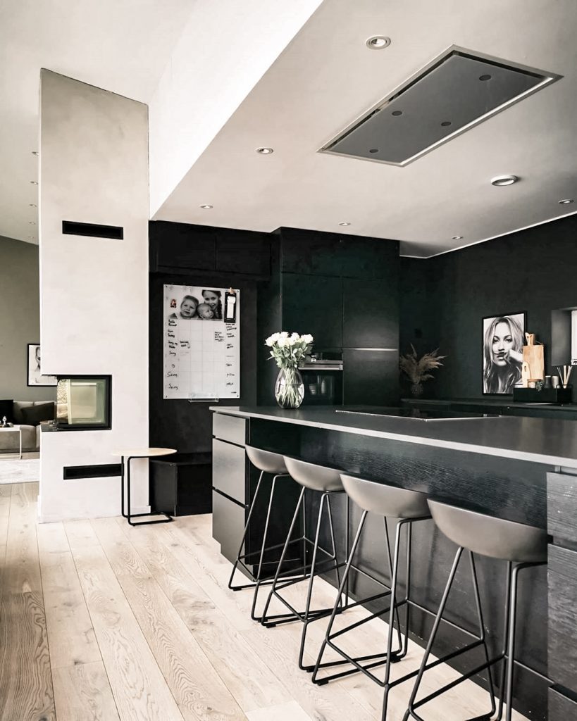 black-kitchen-ideas-4-819x1024.jpg